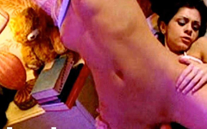 Edge Interactive Publishing: Monica Mayhem A Poonanny Lesbické Hračky Pásy