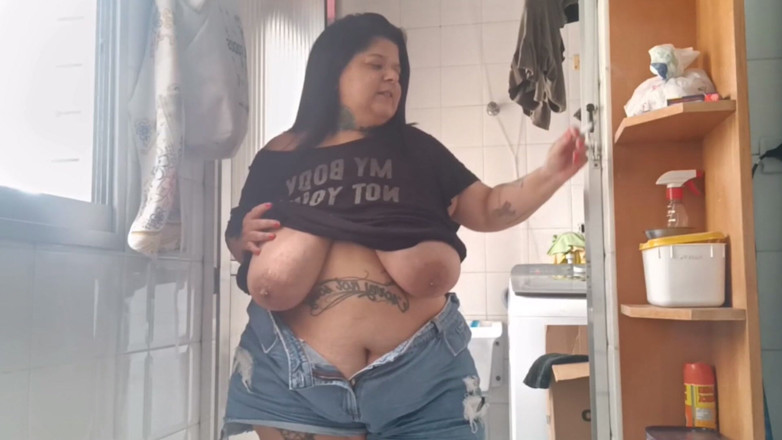 Mary Jhuana: Curvy BBW in a Bold Moment Confidence, Curves &amp; Smoke