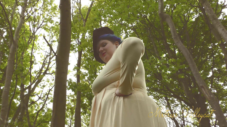 Mxtress Valleycat: Sanguine giantess walks you in the woods