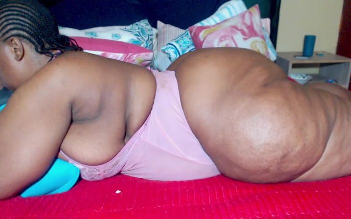Betibig: African Stepmom Moans and Masturbates