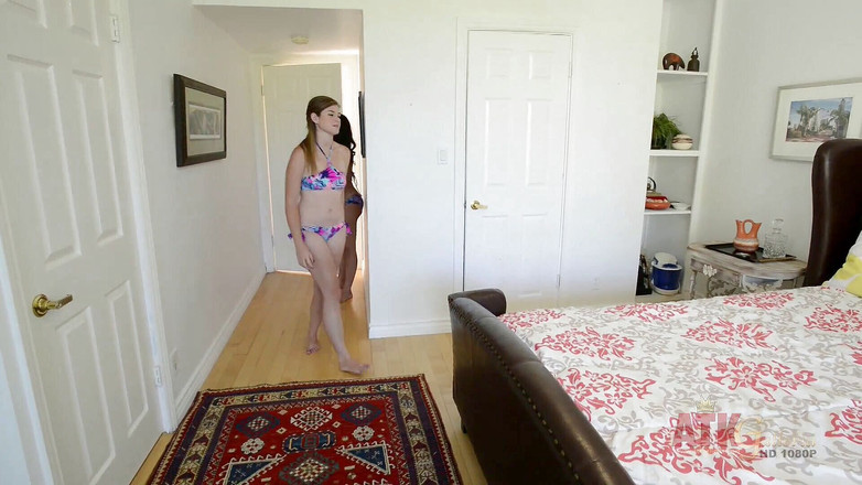 ATK Girls: Le lesbiche si divertono a letto