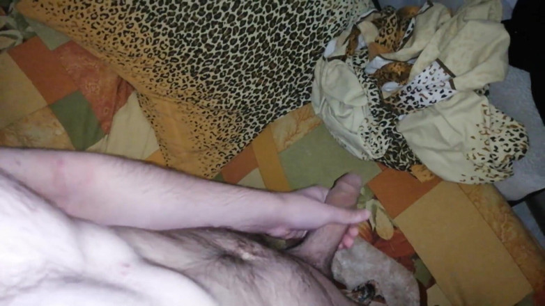 Cum2Guy: A guy with a nice body jerks off and cums...