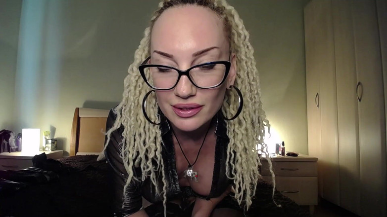 BadAssBitch: CBT，为我的奴隶martin穿戴式假阳具和穿戴式假阳具（定制视频，如果你想要点自己的 dm 我）