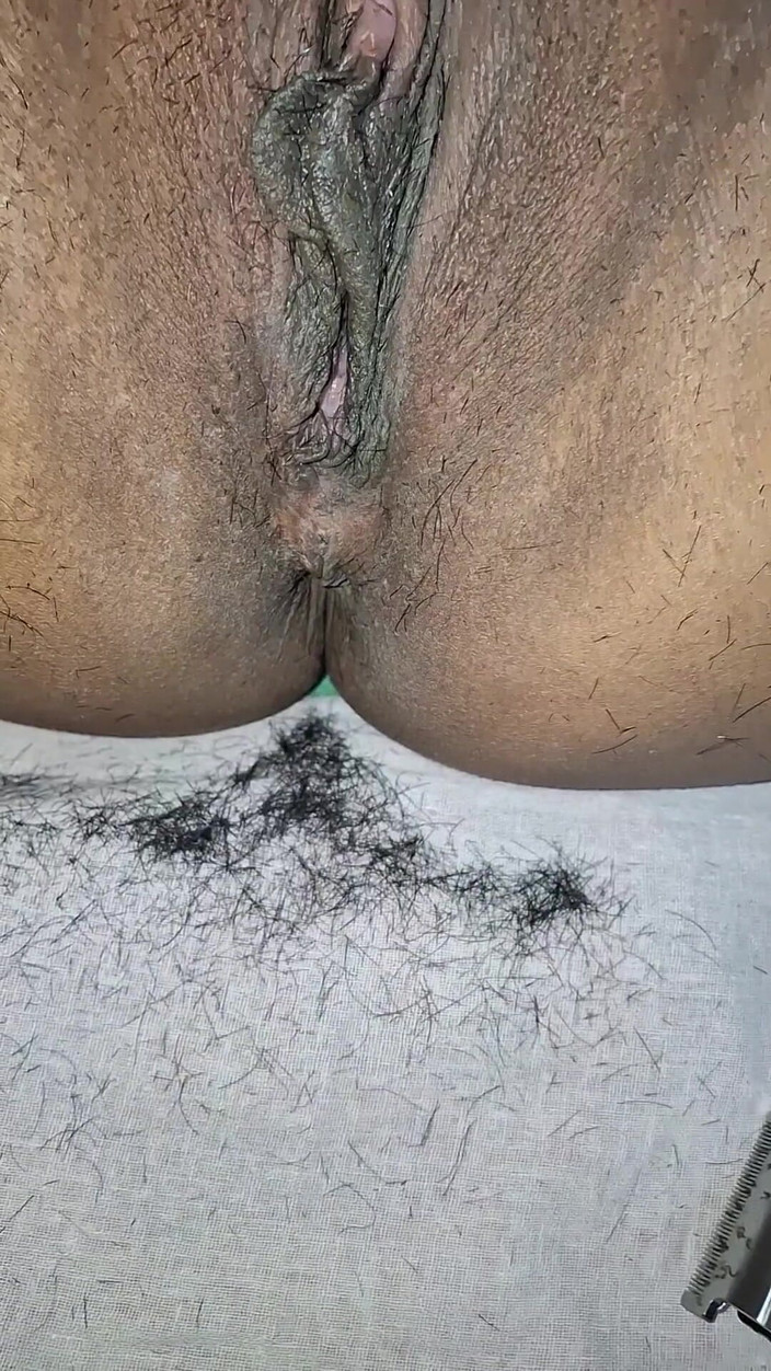 horneySonu: Sonu 阴户剃毛