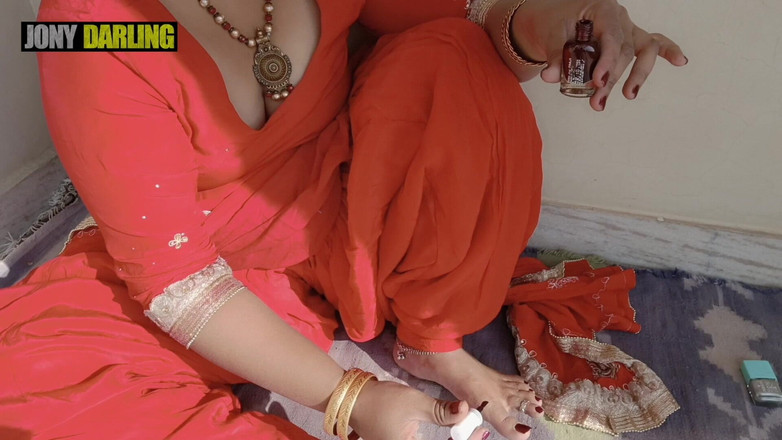 Jony Darling: 旁遮普哥在屋顶上画了她的指甲