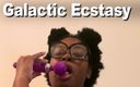 Edge Interactive Publishing: Ecstasy galattica si spoglia del seno e dildo rosa