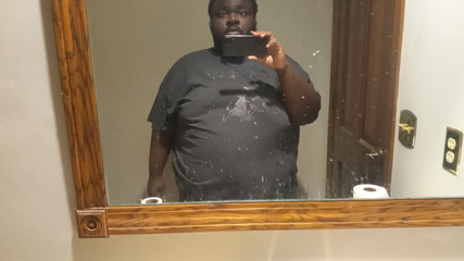 Andrew Adams: 화장실에서 오줌 싸기