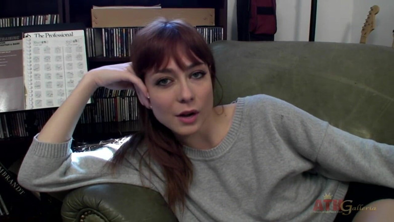 ATKIngdom Fans: Brunette bombshell zoe voss at the interview