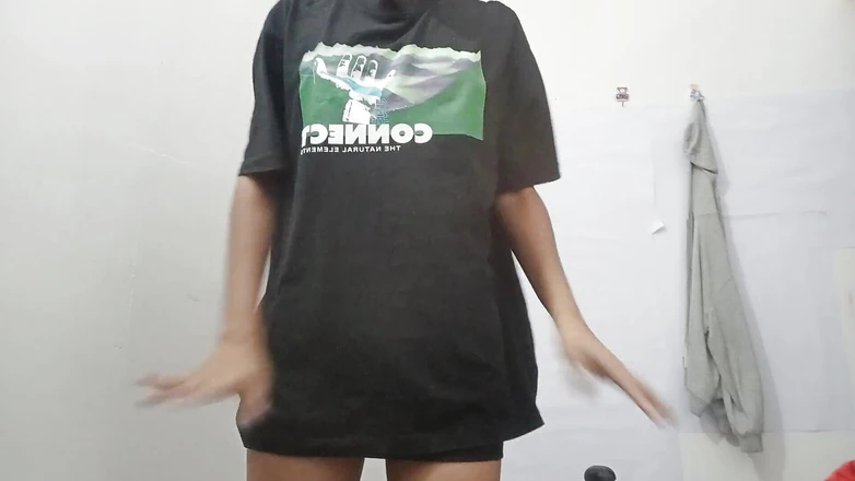 desigirl93: Desi 18 Year Old Girl Fingering Her Wet Pussy at Home...