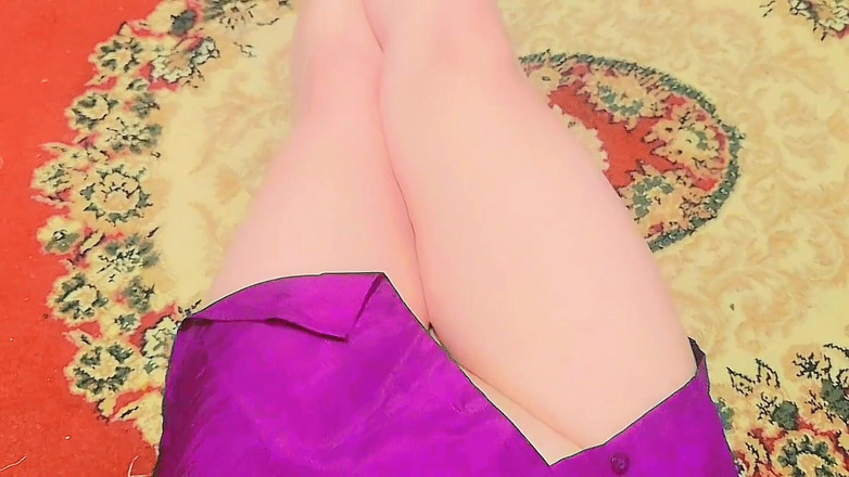 Kitty_Cross: 대박 푹신한 의자에 옆으로 앉아 장난치는 Sissy