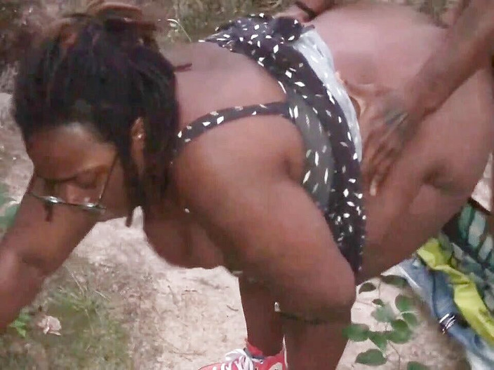 Nookiescookies: Nookiescookies की गांड पार्क में नटखट हो गई