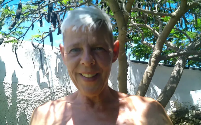 CoraBitch: Corabitch Stranger Fuck, Squirt on Cock and Creampie on Gran...