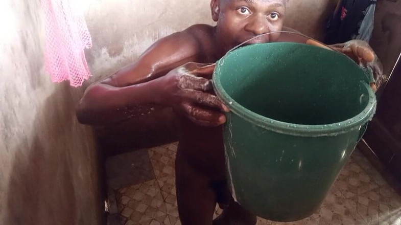 Moviesporn1: 이제 내 작품에서 이번에는 내 뚱뚱한 자지를 식히는 데 사용