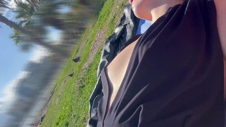 SweetJaneOfficial: 公共裸体合集 - 披萨外卖，裸照海滩，挑逗朋友