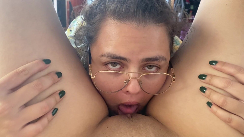 zoemelissa: Itil raksasa lagi asik nyepong kontol pov