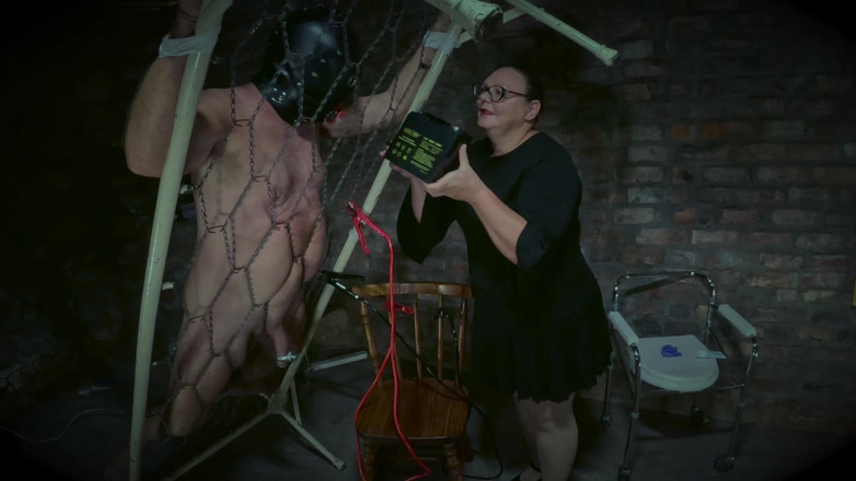 Mistress April: Lit cruel pour esclave
