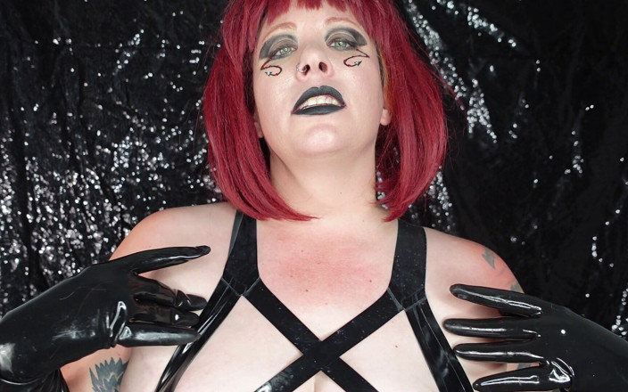 Deanna deadly: Viktminskning förbannelse från demoness i latexhandskar