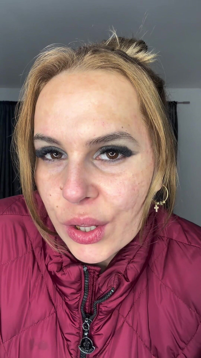 Sexy_Emeli: Puckered Lips Face