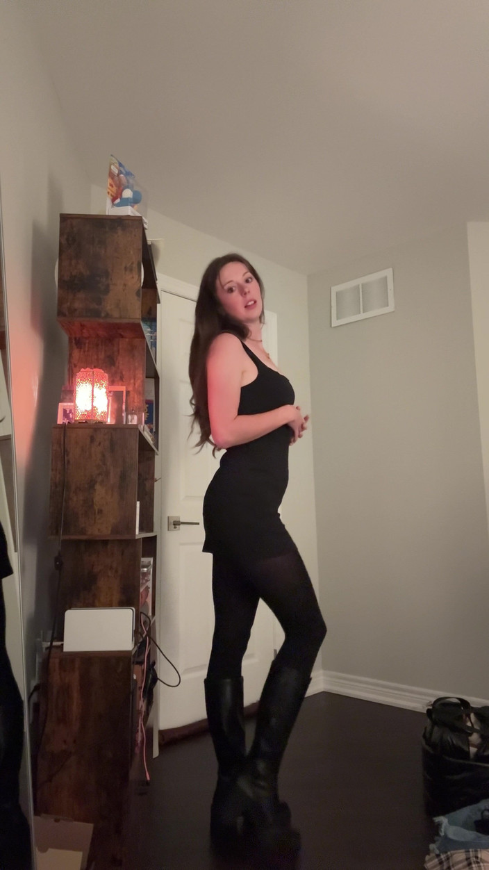 Nadia Foxx: Mencuba Beberapa Stoking Seksi Dan Pancut Keras!