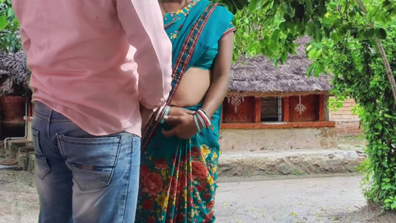 Trilokinath: आउटडोर सुबह की चुदाई