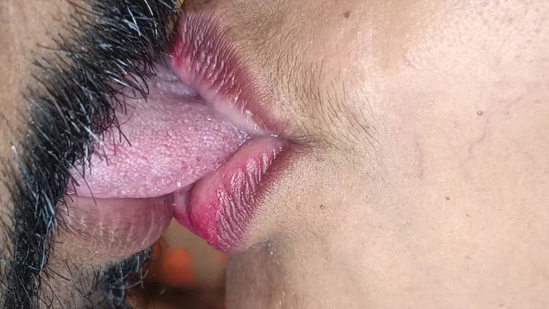 Pushpa porn: Ciuman bibir dalam yang panas dan lucu