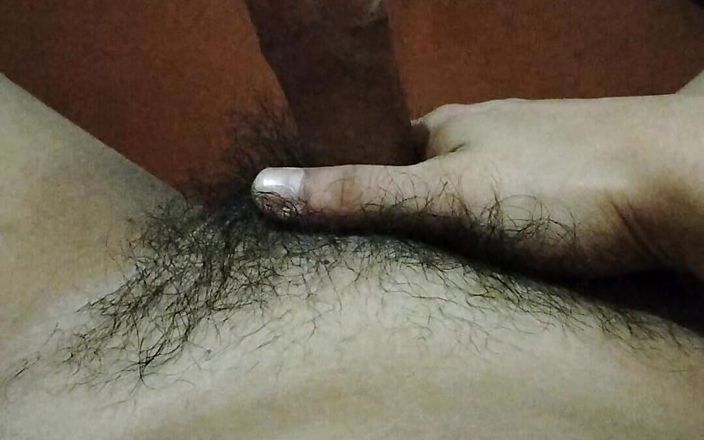 Eiv Kram: Une bite pinoy se masturbe avec éjaculation