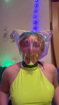 Baju renang, kantong plastik, selotip dan klem hidung