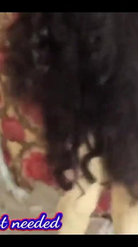 Mi novia siempre bailando alrededor de nuestro dormitorio, haciéndome sonreír en el proceso