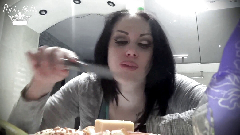 Goddess Misha Goldy: Tiny humans- il piatto più delizioso