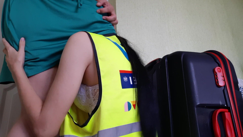 Lesbian-illusion: Lízám kundičku šéfa milfky pro povýšení