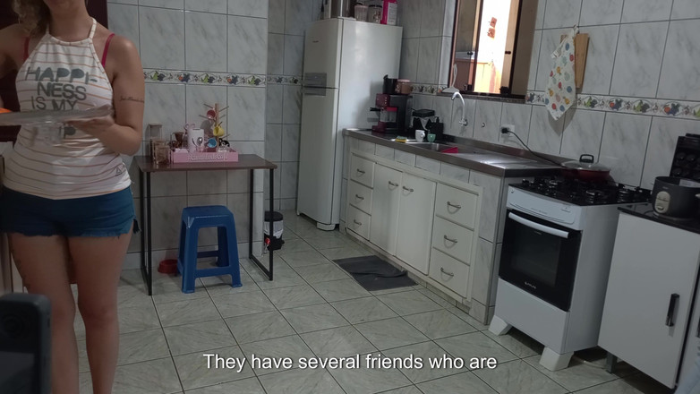 Gabi SweetCouplesStories: Jonge meid voert extra diensten uit om te betalen voor...