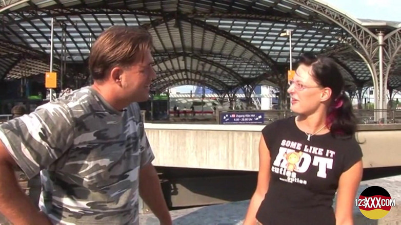 123XXX - Fucked Amateurs in Germany!: Si rambut coklat dapat air mani hangat di seluruh cermin...