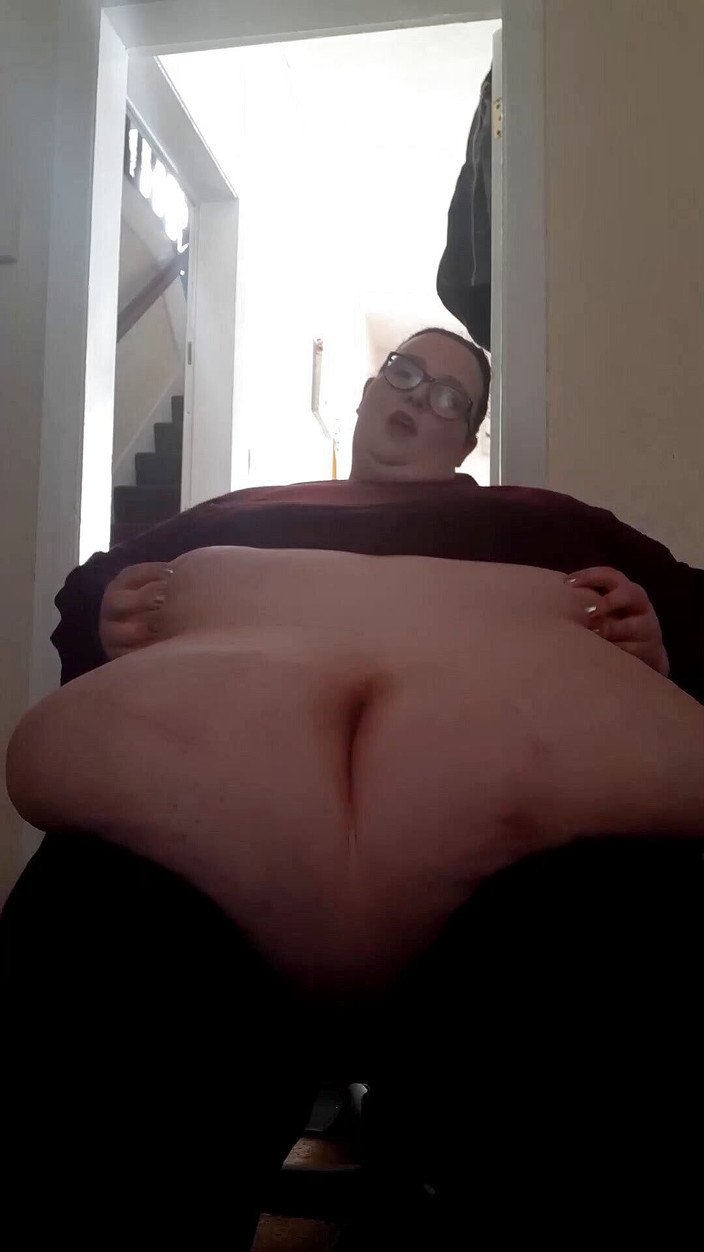 SSBBWLadyBrads: 黑暗中的肥胖女神