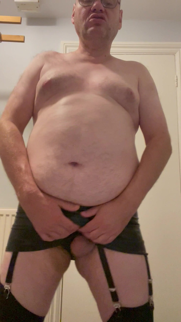 Julian sharp: 穿着黑色丝袜的朱利安·夏普