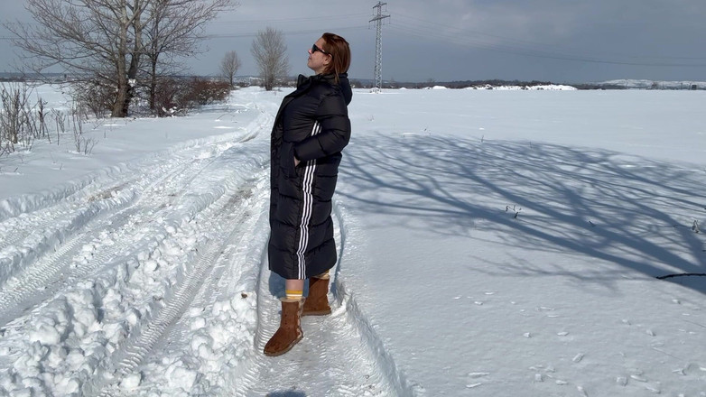 Emeli: Graj nago na śniegu