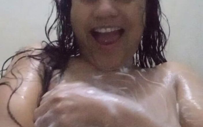 Solasexy: Washing My Breasts
