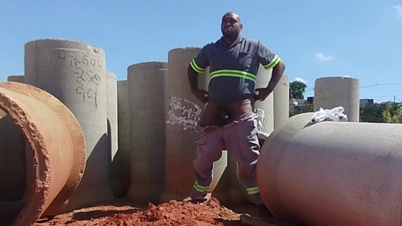 TheBlacKHunterr: Feriado Aproveitei Que Estava Sozinho No Canteiro De Obra