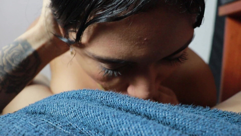 Jamesxd1010: Adik tiriku datang ke kamarku untuk ketemu sama tetanggaku tapi...