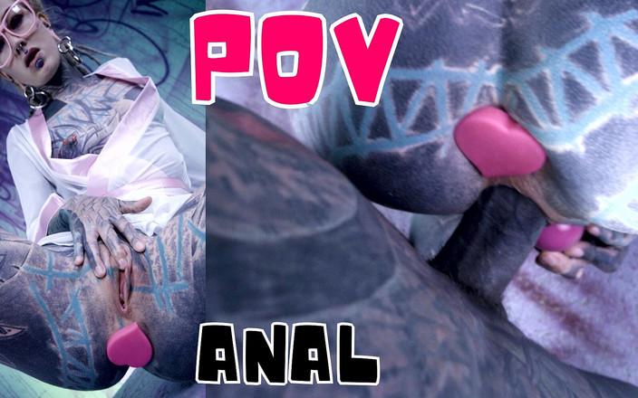 Z-Filmz: Tetovaná dívka s brýlemi a análním kolíkem šuká potetované péro, DP,...