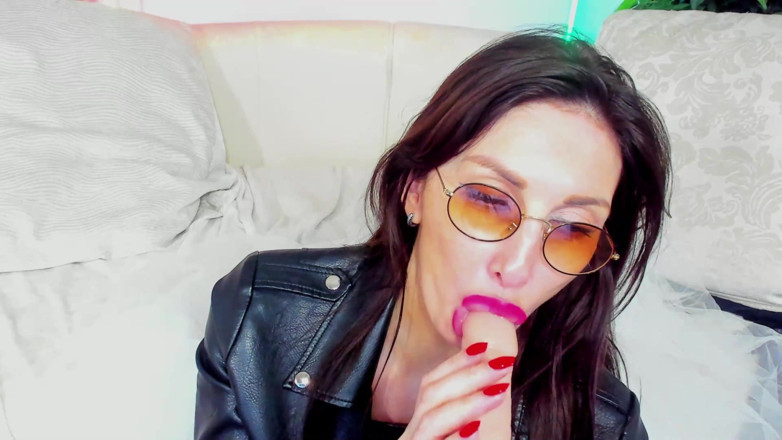 LizaVirgin: Hot Milf a make blowjob in glasses