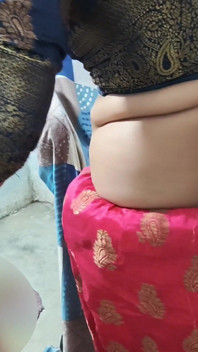 Hermosa india follada en silla de oficina por vecino