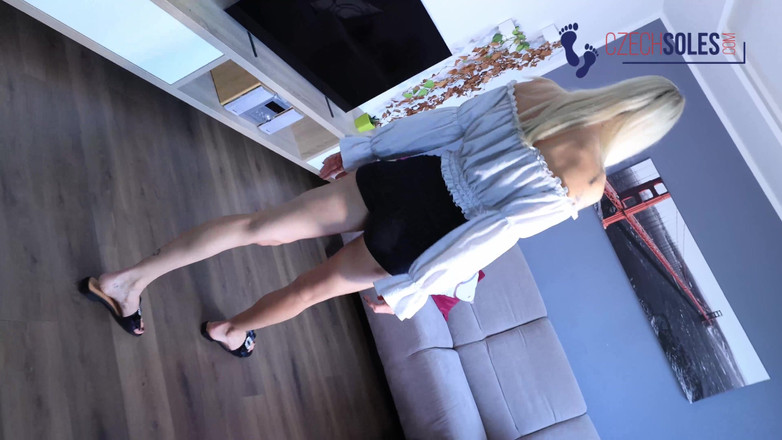 Czech Soles - foot fetish content: Gen Z Babe dalam Sandal Tanpa Kondum