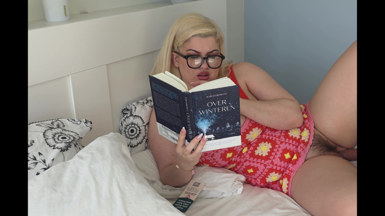 Ariana Faye: Chán được chảy tràn tinh dịch