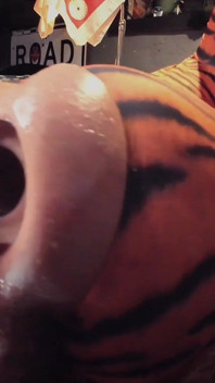 Bunda menina Tiffany Ciskiss Cosplay Tigra Pt 2 Femboy fodendo enormes brinquedos