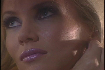 Cryptostudios: Děvka Karina se chystá šukat