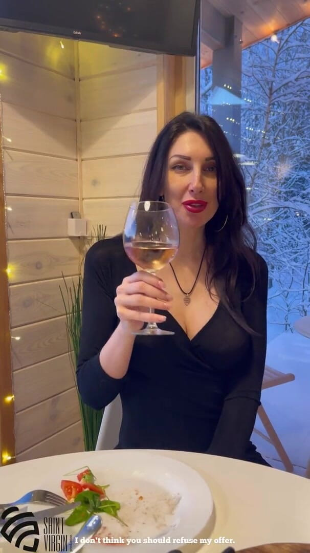 LizaVirgin: 継母をレストランに招待し、イケるセックスでご褒美をもらいました。