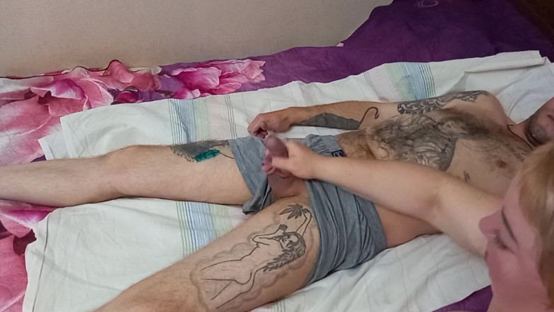 Zona901: Jerks off my dick and looks at the eruption of...