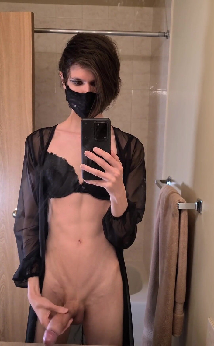 Mistress Mel: Voglio piegare qualcuno sopra il lavandino