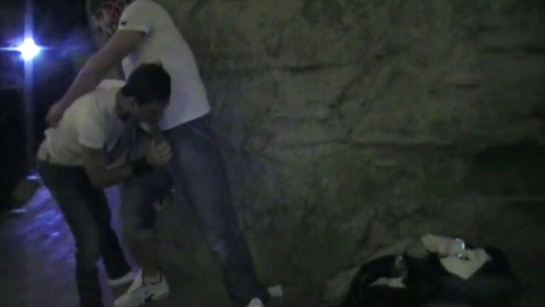 Gaybareback: Latynoski twink ostro zerżnięty przez wielkiego kutasa