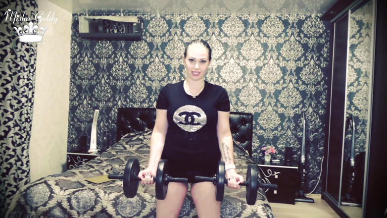 Goddess Misha Goldy: Biceps meydan okuması için 101 ağırlık kaldırma tekrarları!